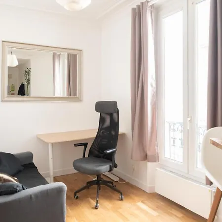 Small Comfortable Nest Near Montparnasse *