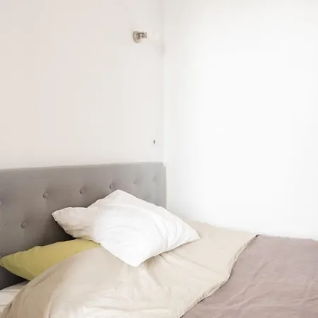 Small Comfortable Nest Near Montparnasse Apartment
