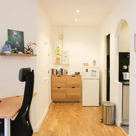 Small Comfortable Nest Near Montparnasse Apartment
