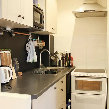 Small Comfortable Nest Near Montparnasse *