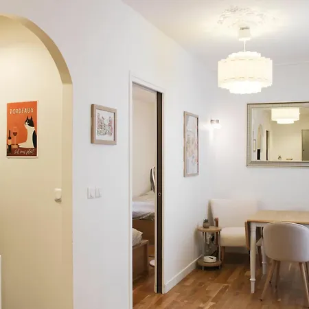 Small Comfortable Nest Near Montparnasse Apartment *